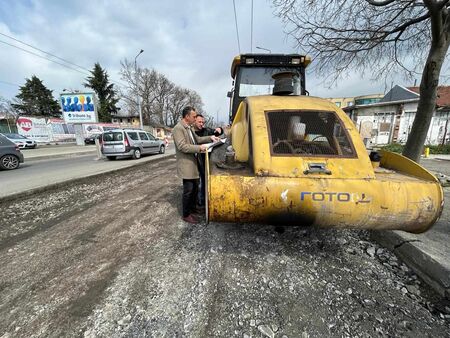 Тежките машини влязоха на ул Индустриална Асфалтирането на ключовата за Бургас