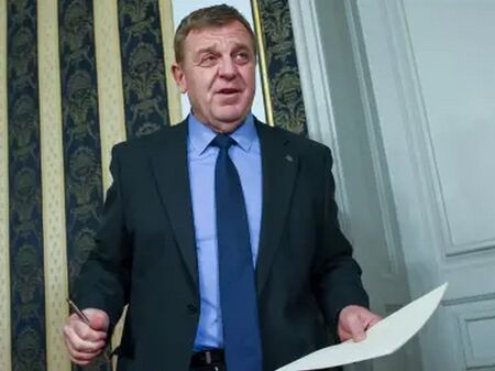 Сглобката получи своя удобен лубрикант – Костадин Костадинов, смята Красимир Каракачанов
