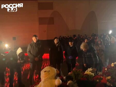 „Пикник“ отдаде почит на жертвите на нападението срещу концертна зала край Москва