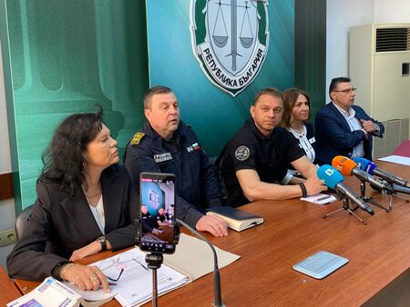 ОДМВР-Бургас, Окръжната прокуратура и Агенция "Митници" с подробности за намерените 170 кг кокаин (ВИДЕО)