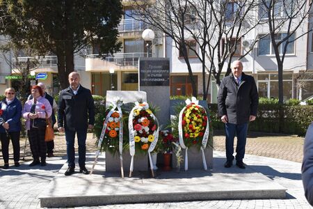 Ден е за преклонение. Поморие почете паметта на тракийските бежанци и на войните, паднали край Одрин