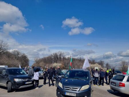 Съпругата на Пламен Бобоков блесна в галерията на Ники Младжов (СНИМКИ)