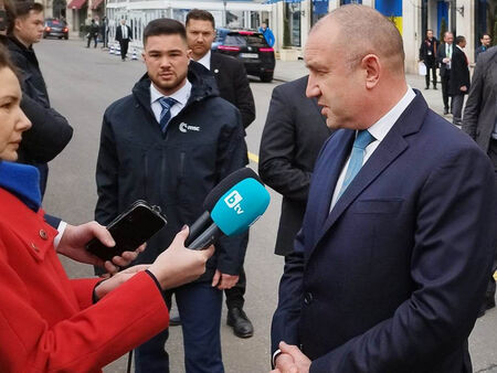 Съпругата на Пламен Бобоков блесна в галерията на Ники Младжов (СНИМКИ)