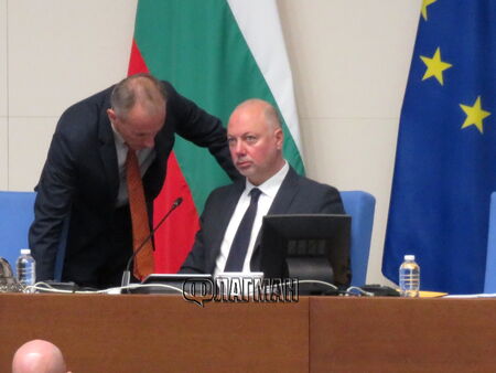 Росен Желязков свика извънредно заседание на парламента