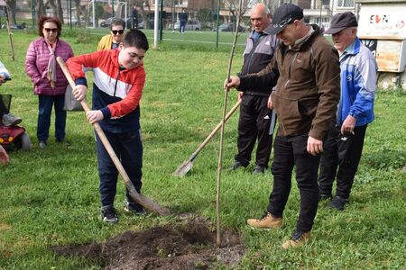 Община Поморие отбеляза Седмицата на гората със засаждане на 108 нови дръвчета