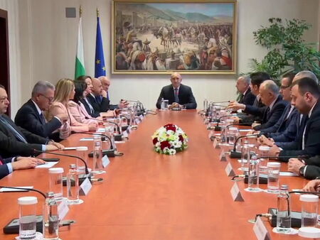 Днес в 9 30 часа президентът Румен Радев се среща на  Дондуков 2 с кандидата