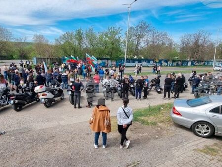 Хората в града искат намален капацитет на бежанския център и