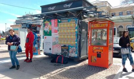 Боксови круши и вендинг автомати за пантофи "никнат" до спирки в Пловдив