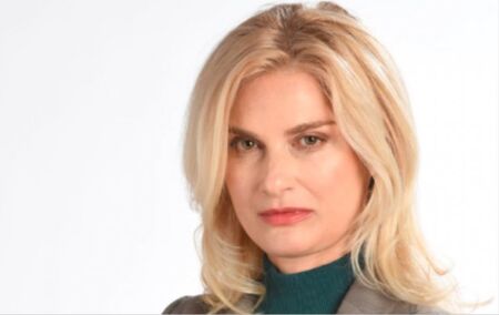Туроператорите си искат Зарица Динкова за министър на туризма