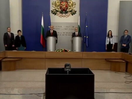 Церемония по приемственост в изпълнителната власт започна в Гранитната зала