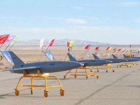Десетки дронове летят на запад 12 дни след израелския удар