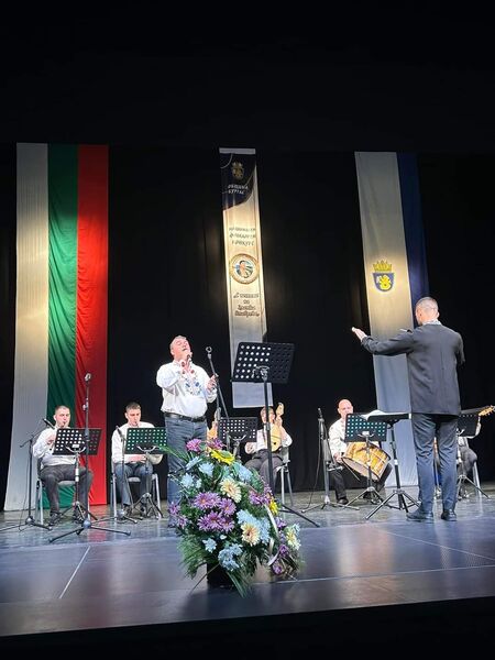 Костадин Михайлов със самостоятелен концерт на националния фолклорен конкурс "С песните на Златка Ставрева"