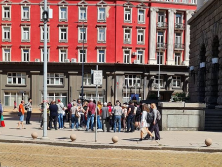 Съпругата на Пламен Бобоков блесна в галерията на Ники Младжов (СНИМКИ)