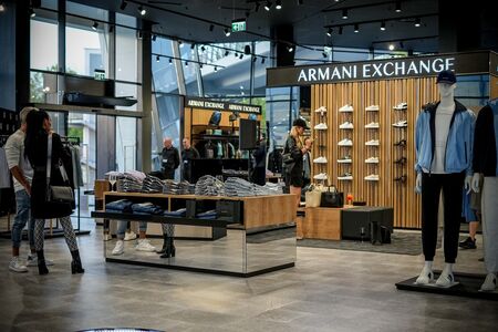 Снимка: Новият корнер на Armani Exchange в Central Park прикова погледите