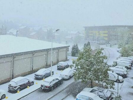 Сняг се сипе на парцали на 500 км от България (СНИМКИ/ВИДЕО)