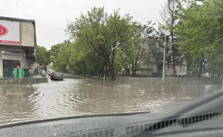Във Варна е страшно, изсипа се голям дъжд