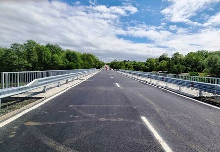 Реконструираният участък от пътя е с дължина 220 м, като от тях 53,2 м са мостово съоръжение