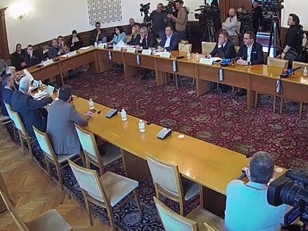 Скандал в комисията за Агенция „Митници“, Рашков отказа да отговаря на въпроси (НА ЖИВО)