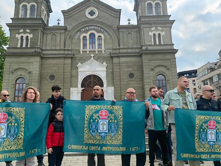 Търси се начин да омаскарят Йеротей, за да не стане митрополит, гневни са миряни