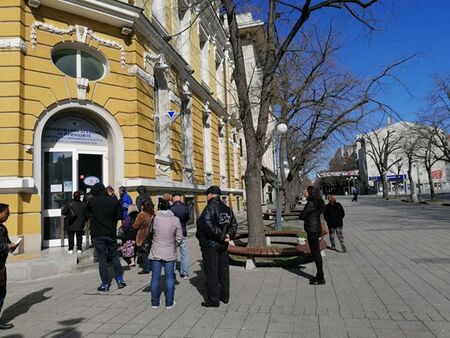 Съпругата на Пламен Бобоков блесна в галерията на Ники Младжов (СНИМКИ)