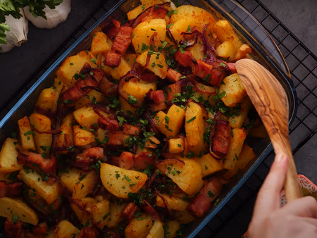 Само няколко съставки и е готова най-вкусната вечеря с картофи