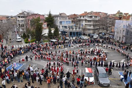 Съпругата на Пламен Бобоков блесна в галерията на Ники Младжов (СНИМКИ)