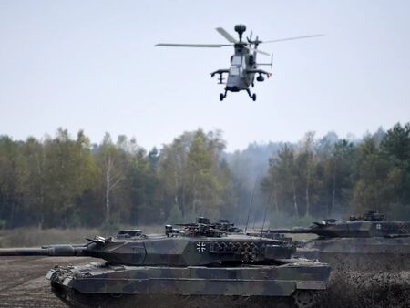 Съпругата на Пламен Бобоков блесна в галерията на Ники Младжов (СНИМКИ)