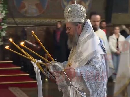 Съпругата на Пламен Бобоков блесна в галерията на Ники Младжов (СНИМКИ)