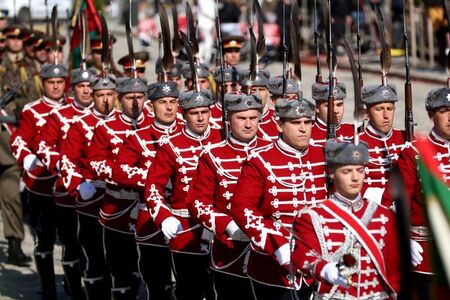 НА ЖИВО: Тържествен водосвет на бойните знамена по повод 6 май