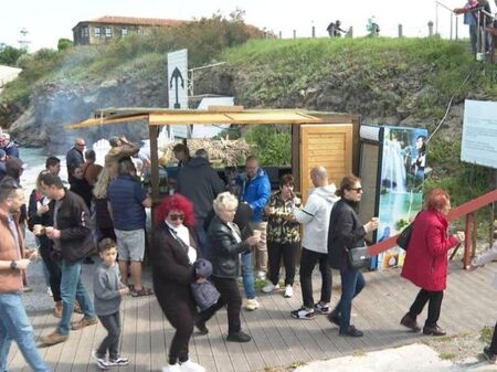 Отварят направен в морето параклис В празничния Гергьовден откриха туристическия сезон на остров Св