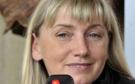 Елена Йончева изненадващо смени цветовете на БСП с тези на