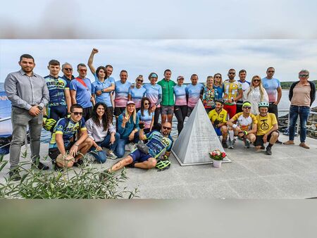 Съпругата на Пламен Бобоков блесна в галерията на Ники Младжов (СНИМКИ)