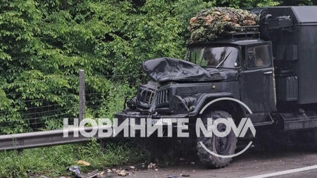 Военен камион удари автомобил на АМ „Тракия”