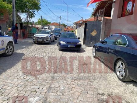 Махалата е блокирана ври от полицаи и спецченгета Специализирана полицейска