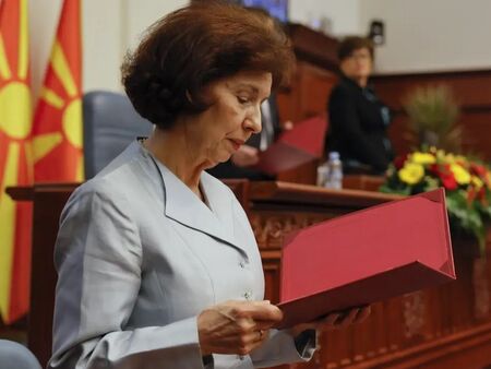 Гордана Силяновска полага клетва като президентка на Македония
