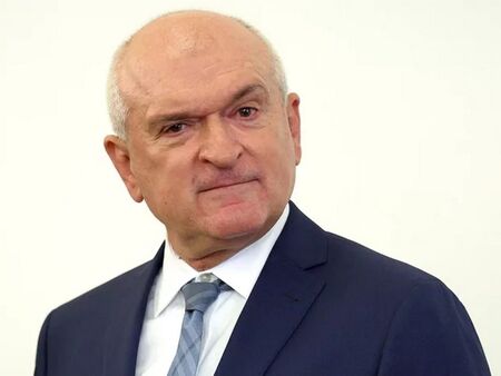 Главчев нареди: Проверка защо асфалтираха пътя след катастрофата с кола на НСО