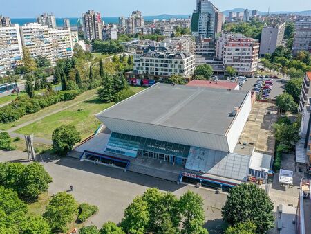 Съпругата на Пламен Бобоков блесна в галерията на Ники Младжов (СНИМКИ)