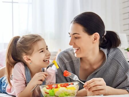 Съпругата на Пламен Бобоков блесна в галерията на Ники Младжов (СНИМКИ)