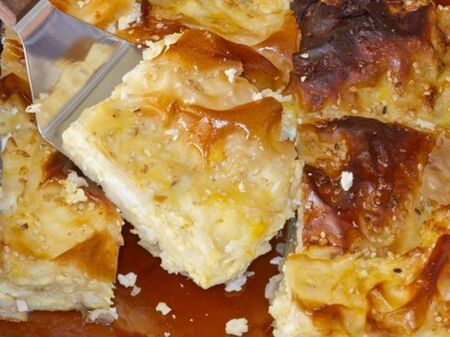 Баба ми сподели най-старата рецепта за неустоима българска баница със сирене