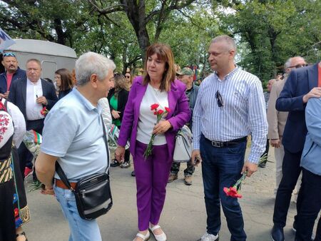 Съпругата на Пламен Бобоков блесна в галерията на Ники Младжов (СНИМКИ)