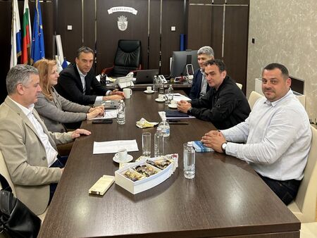 Представители на всички институции се събраха в кабинета на кмета Димитър Николов, за да обсъдят проектите