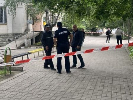 Издирват маскираните нападатели, заплашили с пистолет охраната и взели пари от кметството в Шивачево