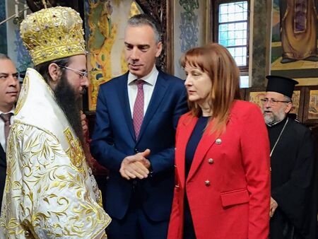 Кметът и областният управител на Бургас присъстваха на първото богослужение на новия Сливенски митрополит