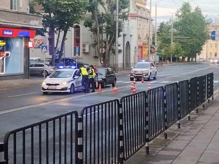 Водачът на Пежото е отнел предимството й на пешеходна пътека