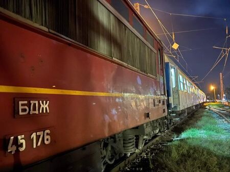 Близо 3 часа закъснява влакът Бургас - Варна - такова ръждясало БДЖ няма и в Африка, беснее читател
