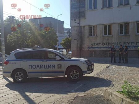 Осмокласник удари учител, не го пуснал в клас без униформа