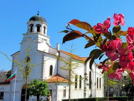 Съпругата на Пламен Бобоков блесна в галерията на Ники Младжов (СНИМКИ)