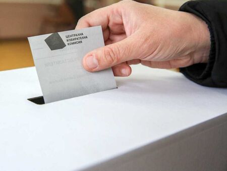 Седмица преди вота, ГЕРБ дръпна с 14%, три нови формации с шанс да влязат в НС