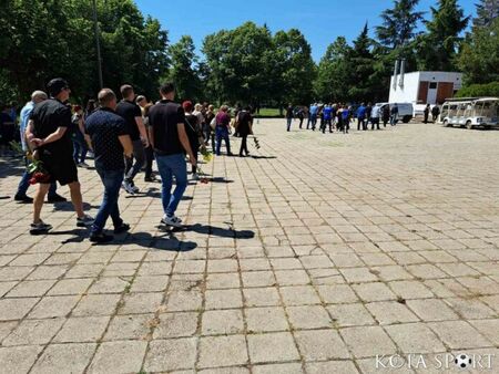 Съпругата на Пламен Бобоков блесна в галерията на Ники Младжов (СНИМКИ)