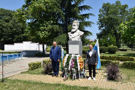 Поморие се преклони пред паметта на Ботев и загиналите за Освобождението